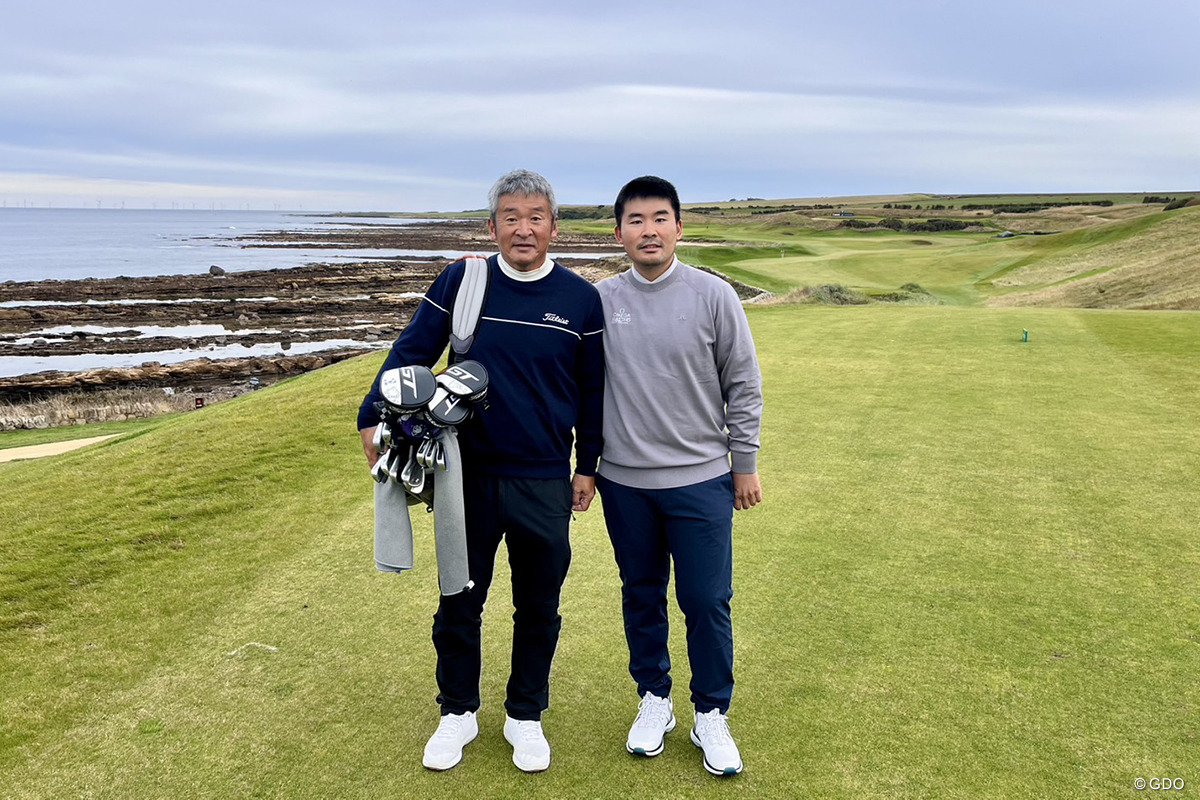 親子旅は久々。キングスバーンズの練習ラウンドも父にキャディをしてもらいました 2025年 アルフレッド・ダンヒルリンクス選手権 事前 川村昌弘