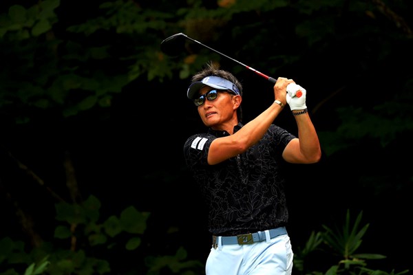 宮本勝昌が首位発進を決めた（提供：日本プロゴルフ協会）