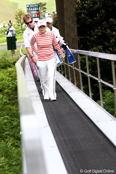 2011年 ヨネックスレディスゴルフトーナメント 初日 横峯さくら 今週は行けそうですか？これは優勝への架け橋？