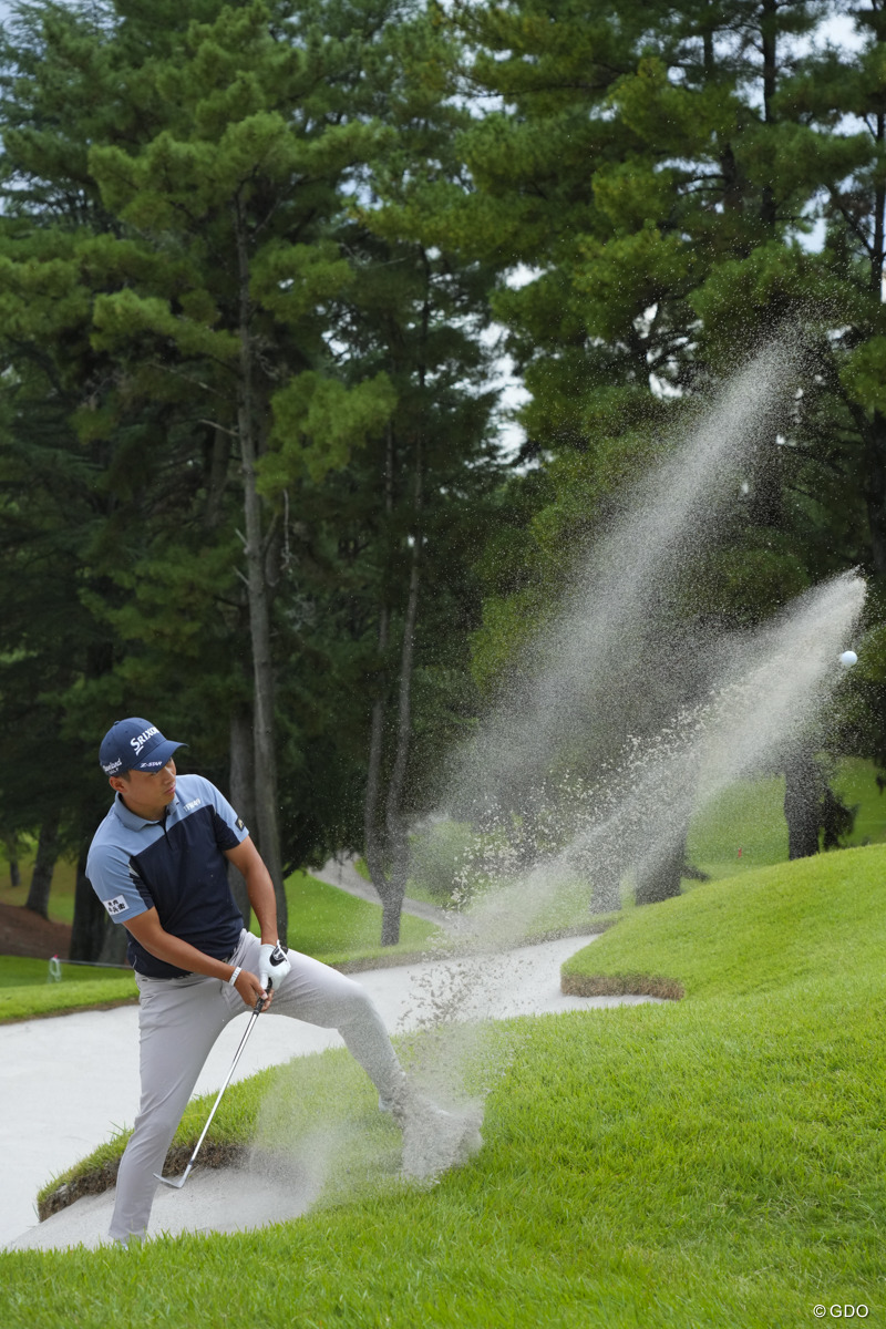 9番、難しいライから上手く脱出。ナイスサンドセーブ！