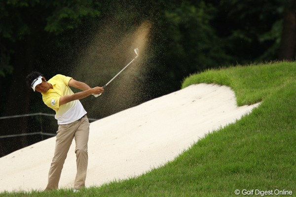 2011年 ダイヤモンドカップゴルフ 2日目 富田雅哉 ドライバーからパターまで絶好調です。ともに田中秀道を師匠とする河井さんに続けるか・・・