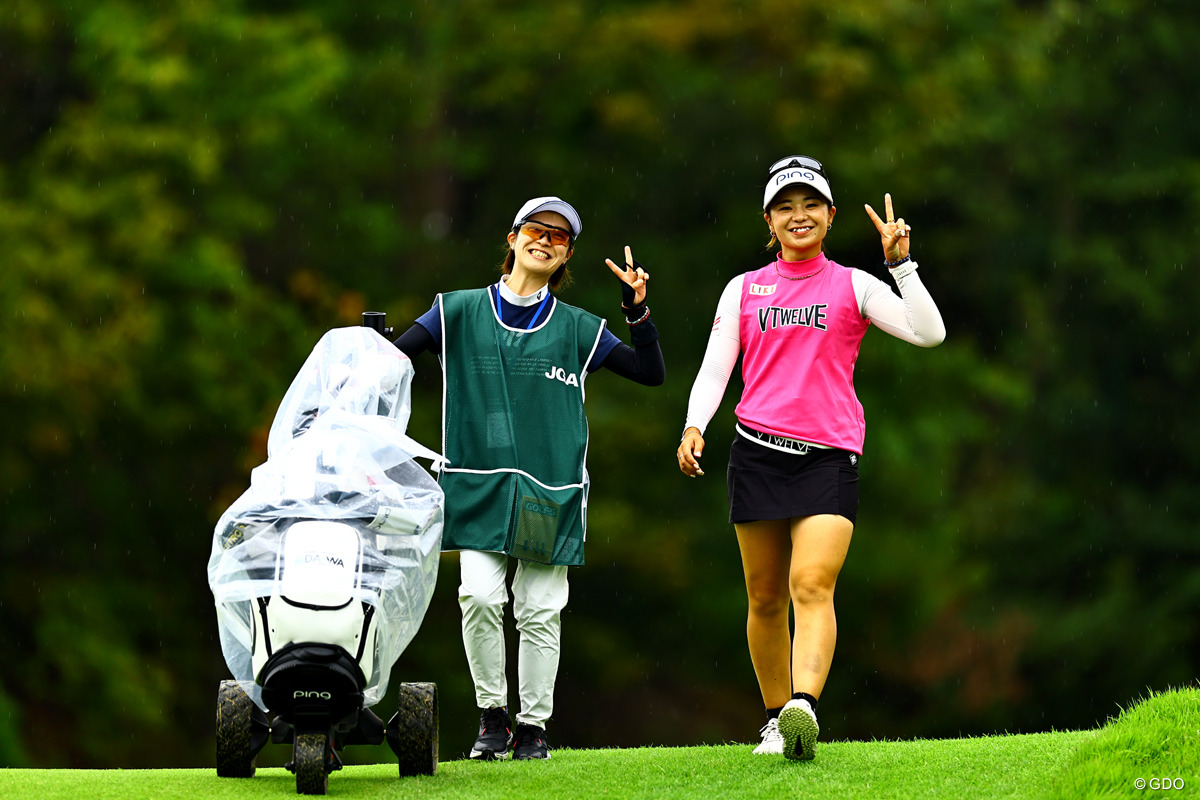 2人ともいい笑顔です 2025年 日本女子オープンゴルフ選手権 2日目 藤田かれん