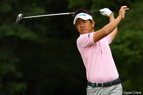 2011年 ダイヤモンドカップゴルフ 2日目 藤田寛之 「結構ミスショットがあった」と言いながら、5つスコアを伸ばし4位タイに。「今日は完璧でした」と言える時の藤田さんのゴルフってどんなゴルフなんでしょうねぇ。もう異次元です
