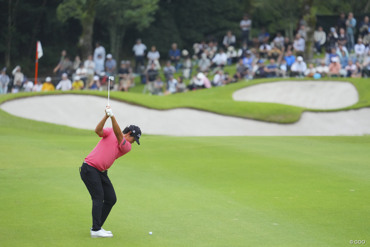 アイアンショットもピンに絡みまくり。