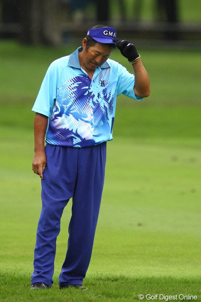 2011年 ダイヤモンドカップゴルフ 3日目 尾崎将司 スコアを1つ落としてしまいました。スタート前はかなり上機嫌だったのですが、ラウンド中は表情も冴えませんでした。