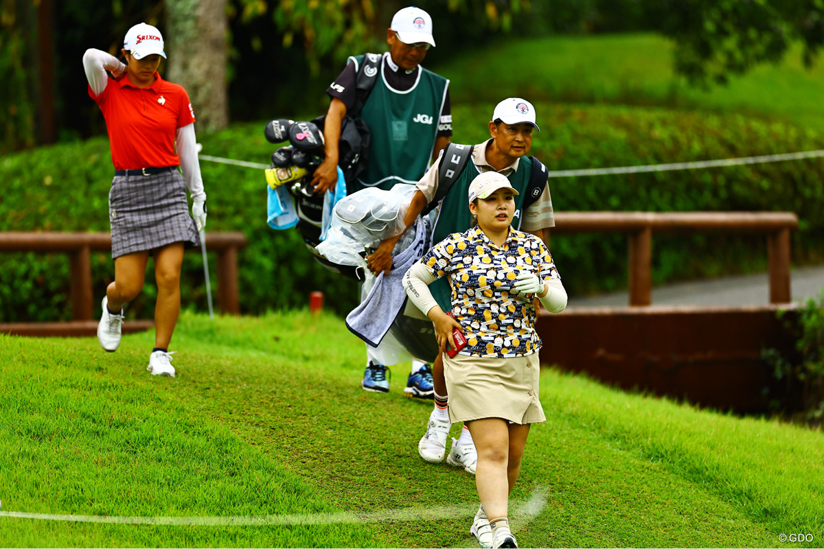 2番グリーンへ 2025年 日本女子オープンゴルフ選手権 4日目 小林光希