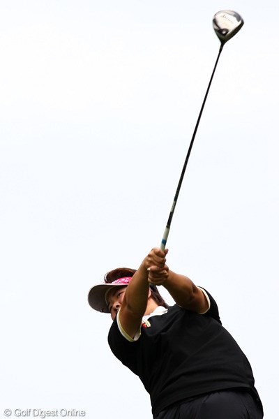 2011年 ヨネックスレディスゴルフトーナメント 2日目 酒井美紀 トップと1打差の2位タイ、嵐の大ファンでボールにまで「嵐」のマーク入り。