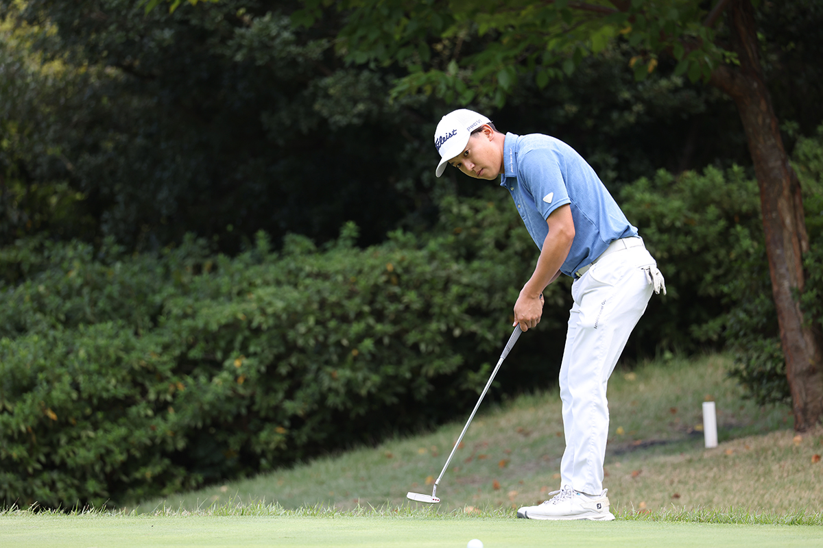 プロ2年目の長谷川貴優も首位で並ぶスタート(提供:JGTO)