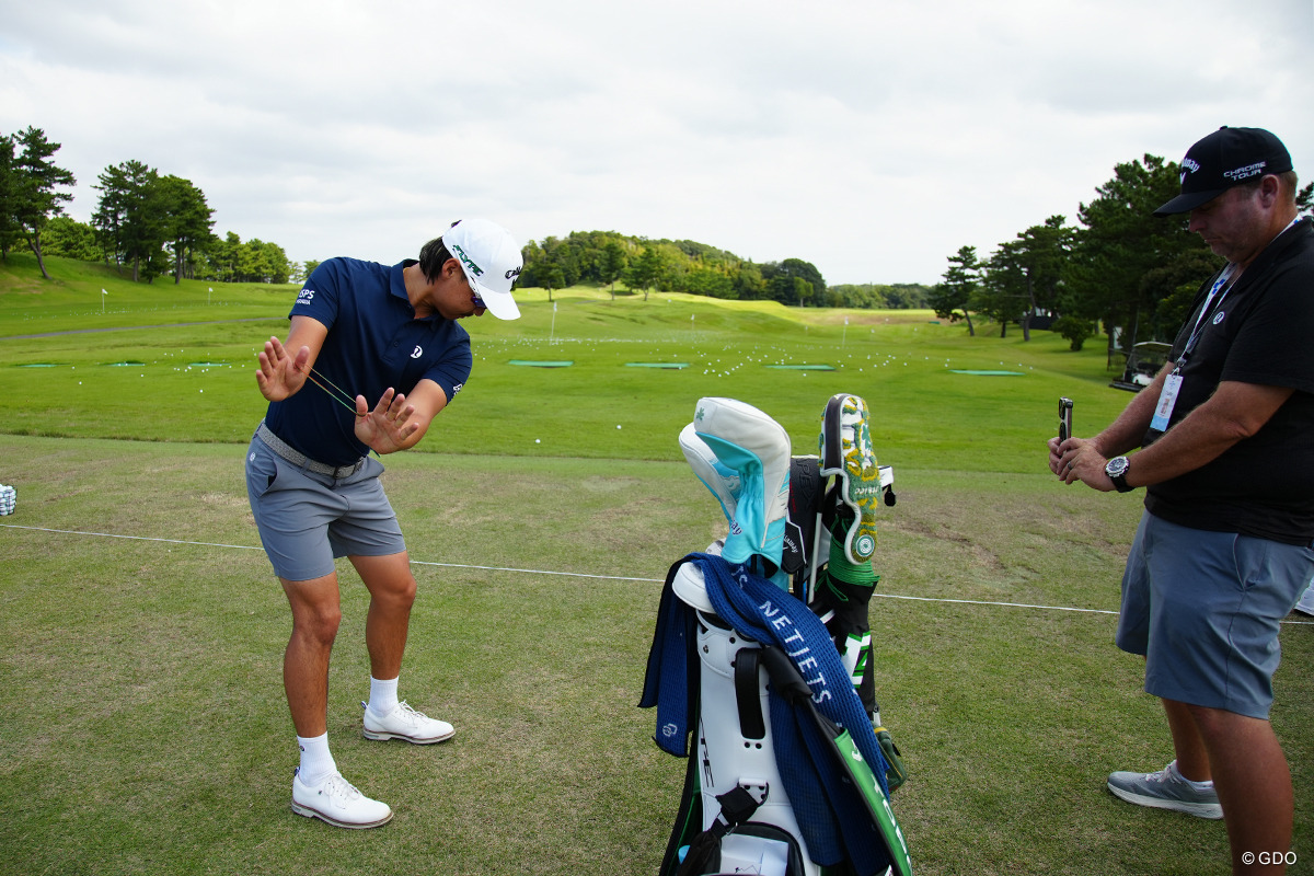 キャディがスマホで動画撮影 2025年 ベイカレントクラシック Presented by レクサス 事前 ミンウ・リー