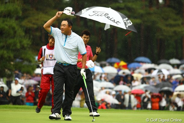 2011年 ダイヤモンドカップゴルフ 最終日 小田孔明 昨季はパッティングのイップスにかかっていた小田孔明。「日本シリーズ出場も早く決められてよかった」