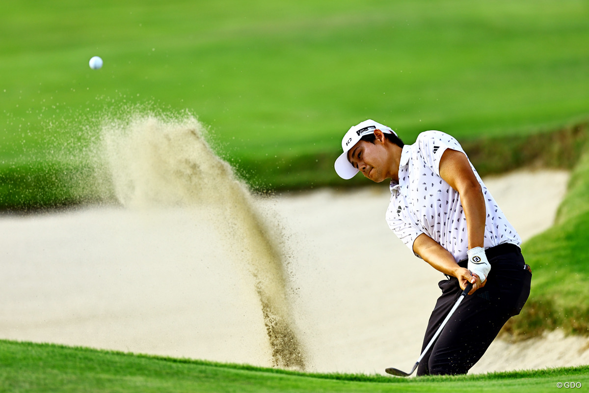 バンカーショットを放つ 2025年 ベイカレントクラシック Presented by レクサス 2日目 大西魁斗