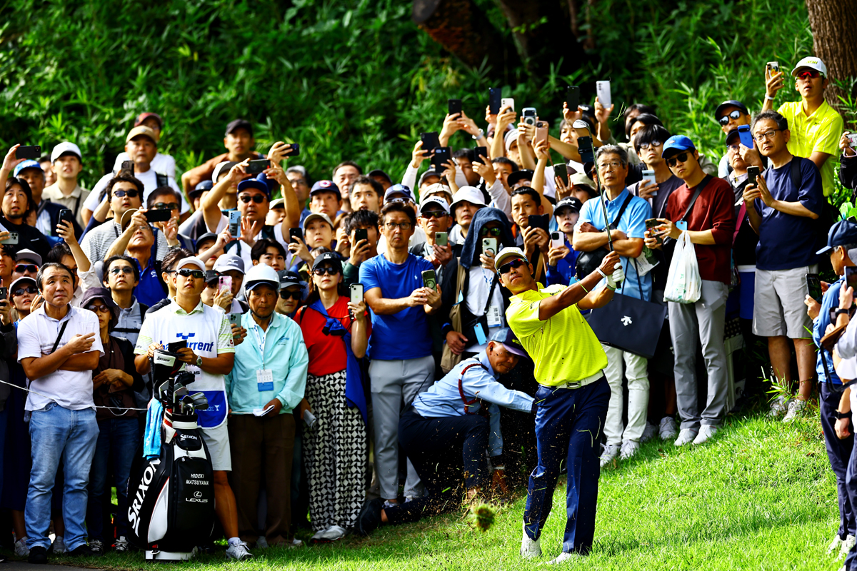 多くのギャラリーを引き連れた