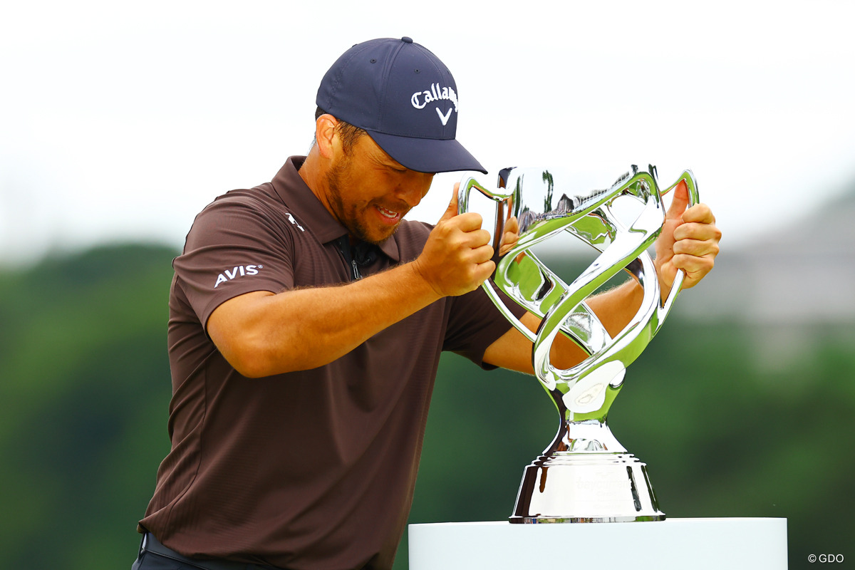 「ちょっと重いので置きます」と日本語で。びっくり！ 2025年 ベイカレントクラシック Presented by レクサス 最終日 ザンダー・シャウフェレ