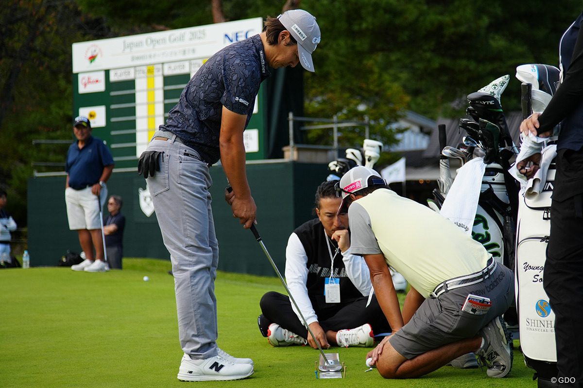 手の位置が自然に構えられる