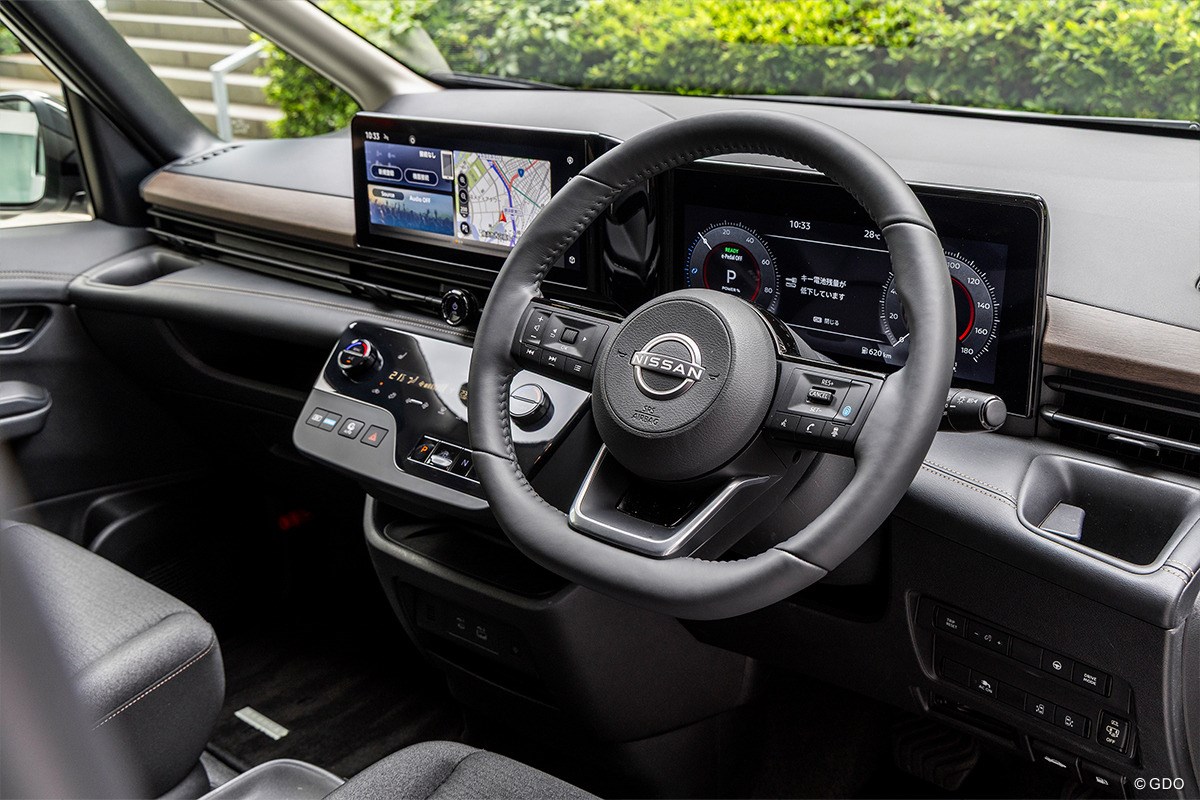 キャディバッグ積載量調査 セレナの運転席周り