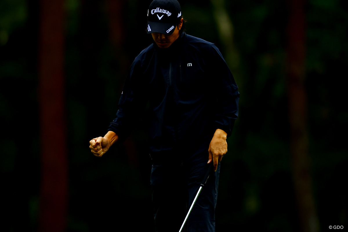 スタートホールでガッツポーズ！めちゃ気合入ってます