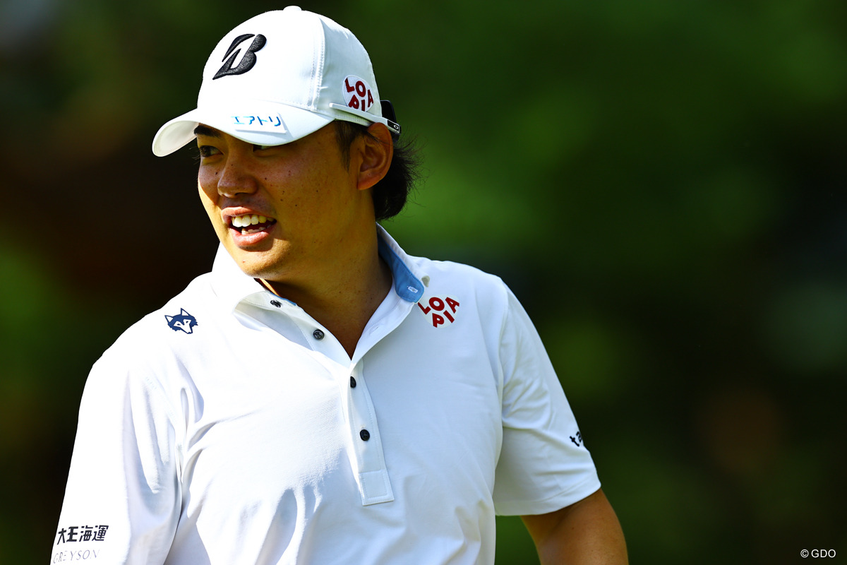 首位と2打差の5位でターン