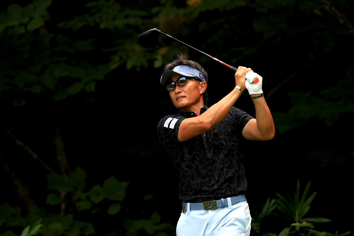 宮本勝昌は大会3連覇へ2打差を追う(提供:日本プロゴルフ協会)※撮影は2025年「コマツオープン」