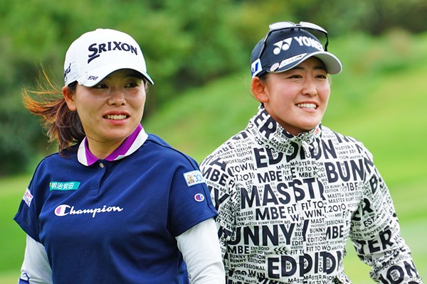 3日目は岩井千怜（右）と同組でプレー