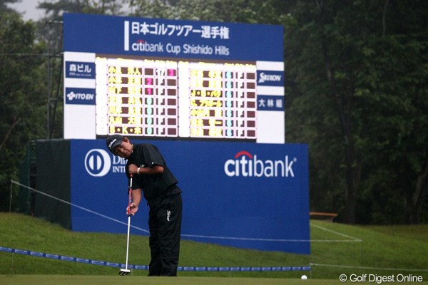 2011年 日本ゴルフツアー選手権 Citibank Cup Shishido Hills 初日 小泉洋人 もうひとりのトップタイは小泉洋人。最終18番はティショットOBでもボギー