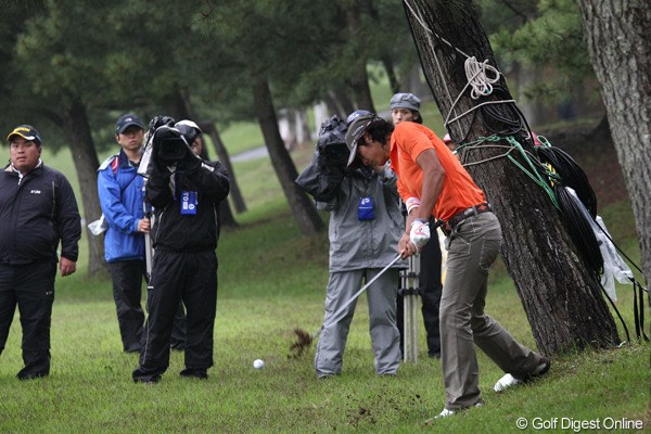2011年 日本ゴルフツアー選手権 Citibank Cup Shishido Hills 初日 石川遼 後半にショットが崩れ初日に大きく出遅れた石川遼。リーダーズボードで下にいるのは2人だけ
