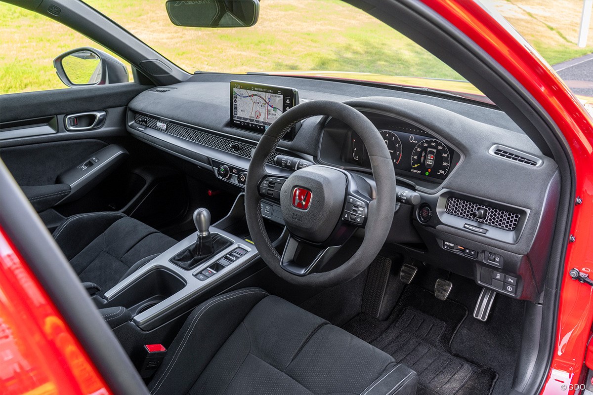 キャディバッグ積載量調査 熱い走りを期待させるシビック タイプRのコックピット