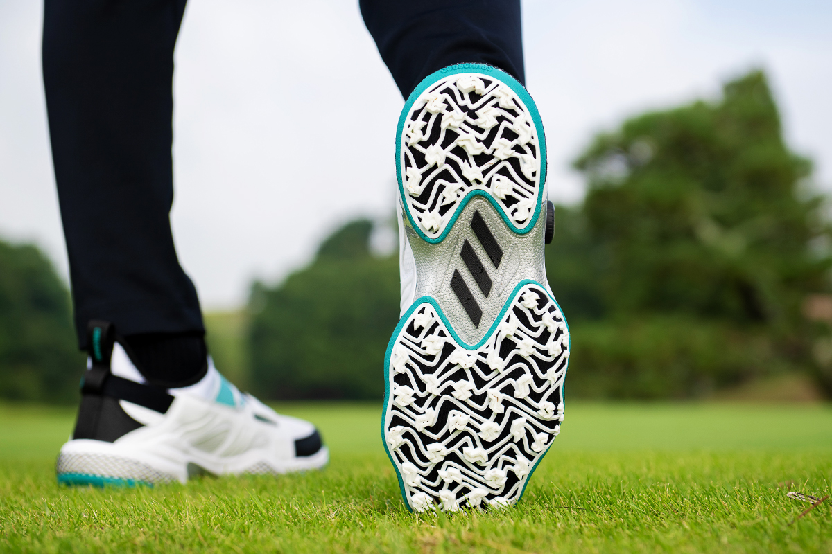 フィット感“マシマシ” 360度足が包まれる アディダス「コードカオス 25