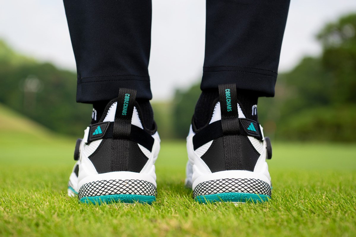 2025秋冬 新作ゴルフシューズ試し履きレポート アディダス コードカオス 25 ミッド BOA