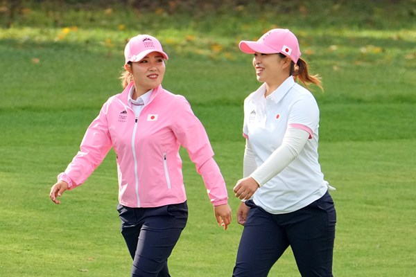 古江彩佳（左）と西郷真央のペアは後半に逆転を許した