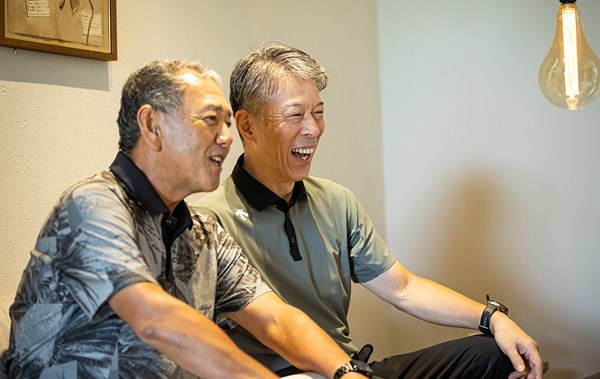 2025年 デサント特集 ゴルフ解説でおなじみのタケ小山さんも特別ゲストで参加してファンサービス 落合隆仁