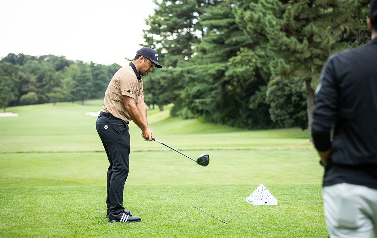 2025年 デサント特集 アライメントスティックを使ってショット解説。なんとも贅沢なレッスン