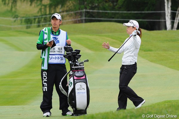 2011年 リゾートトラストレディス 初日 竹末裕美＆キャディ