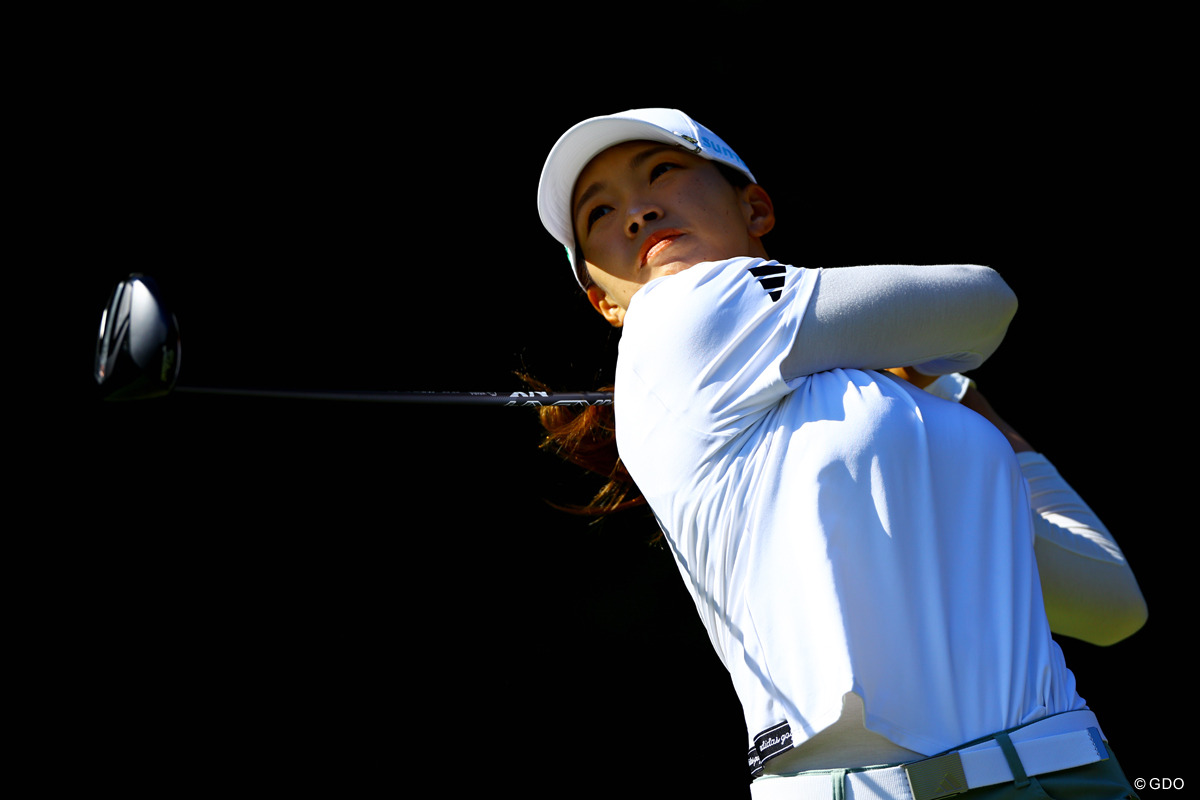 1アンダー29位タイで週末へ