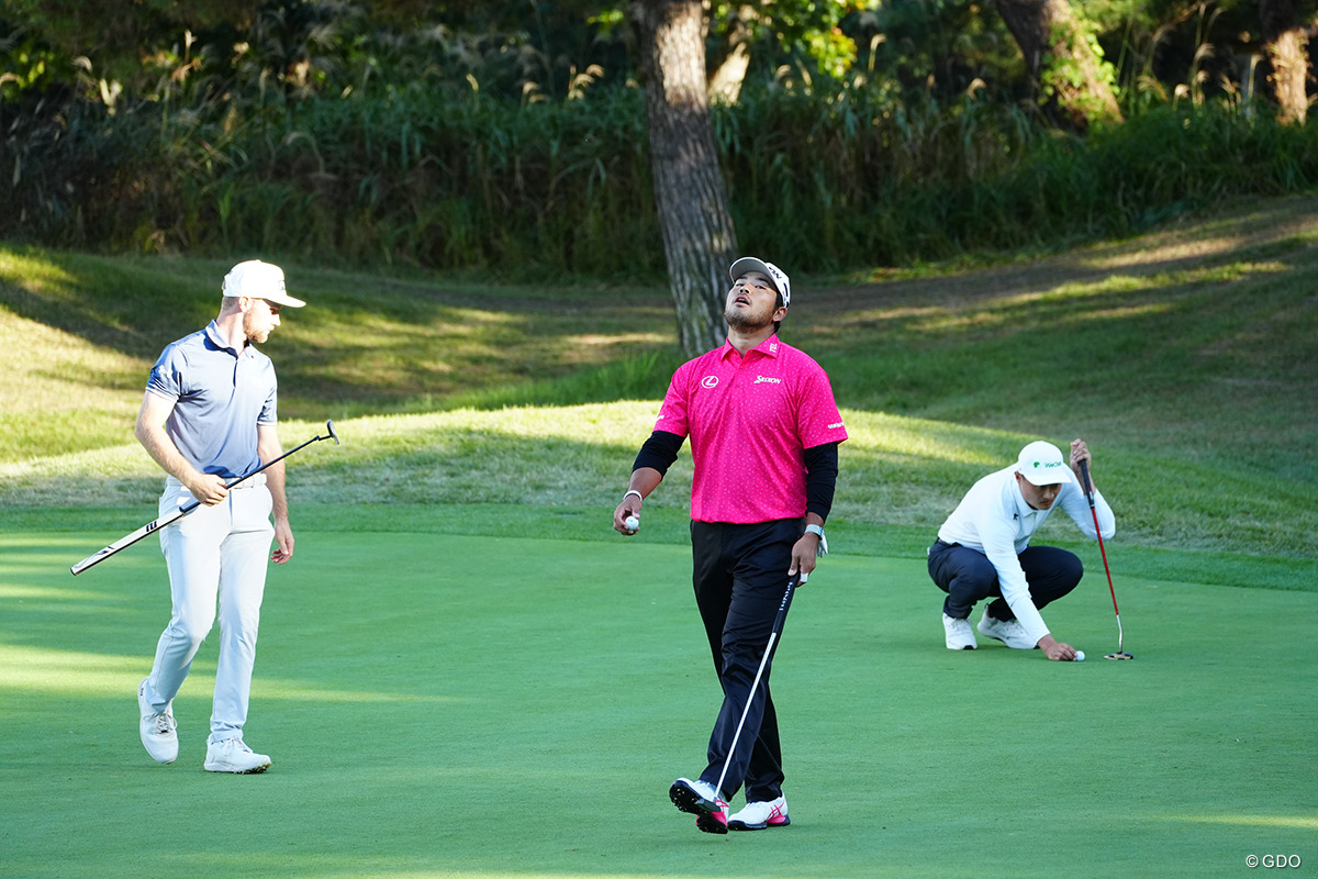 14番でロングパットを沈めてホッとひと息