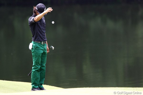 2011年 日本ゴルフツアー選手権 Citibank Cup Shishido Hills 2日目 石川遼 4番2打目を池に・・・。