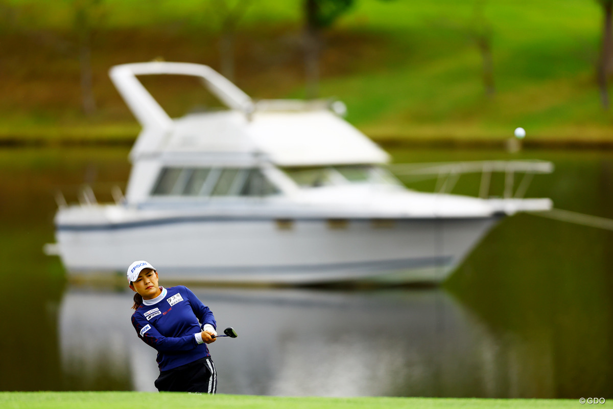 クルーザーを背に 2025年 NOBUTA GROUP マスターズGCレディース 3日目 横峯さくら