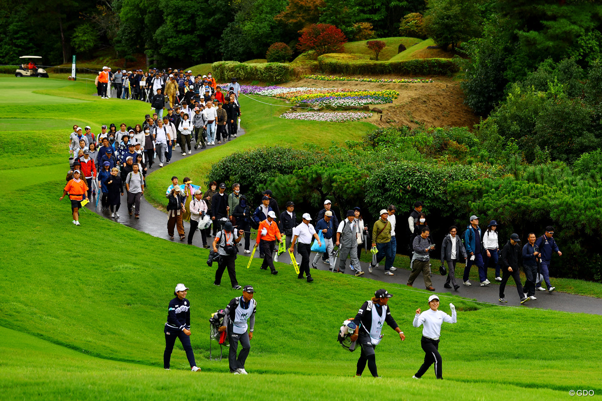 後続に11打差をつけた