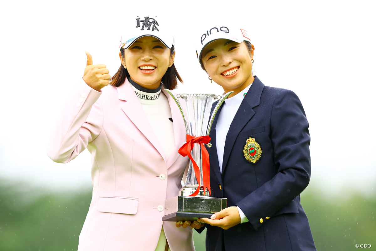 イ・ボミ（左）も称賛