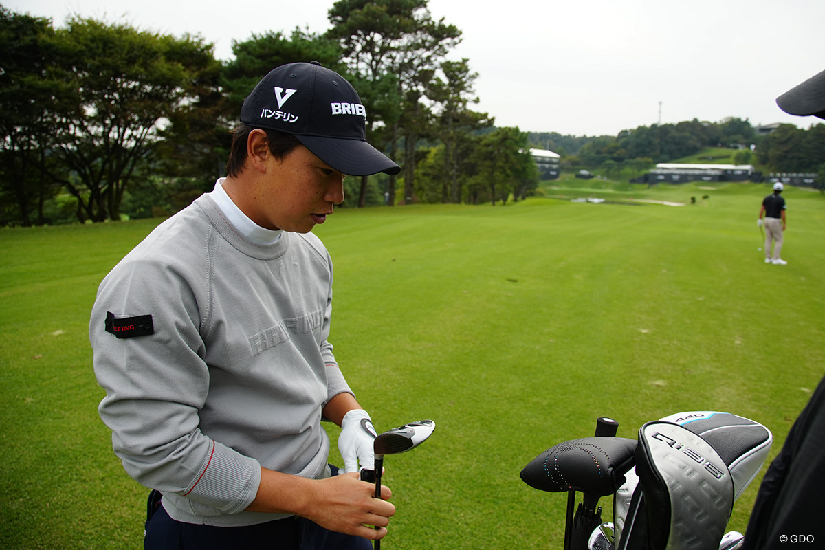 3番ウッドをカチャカチャして調整