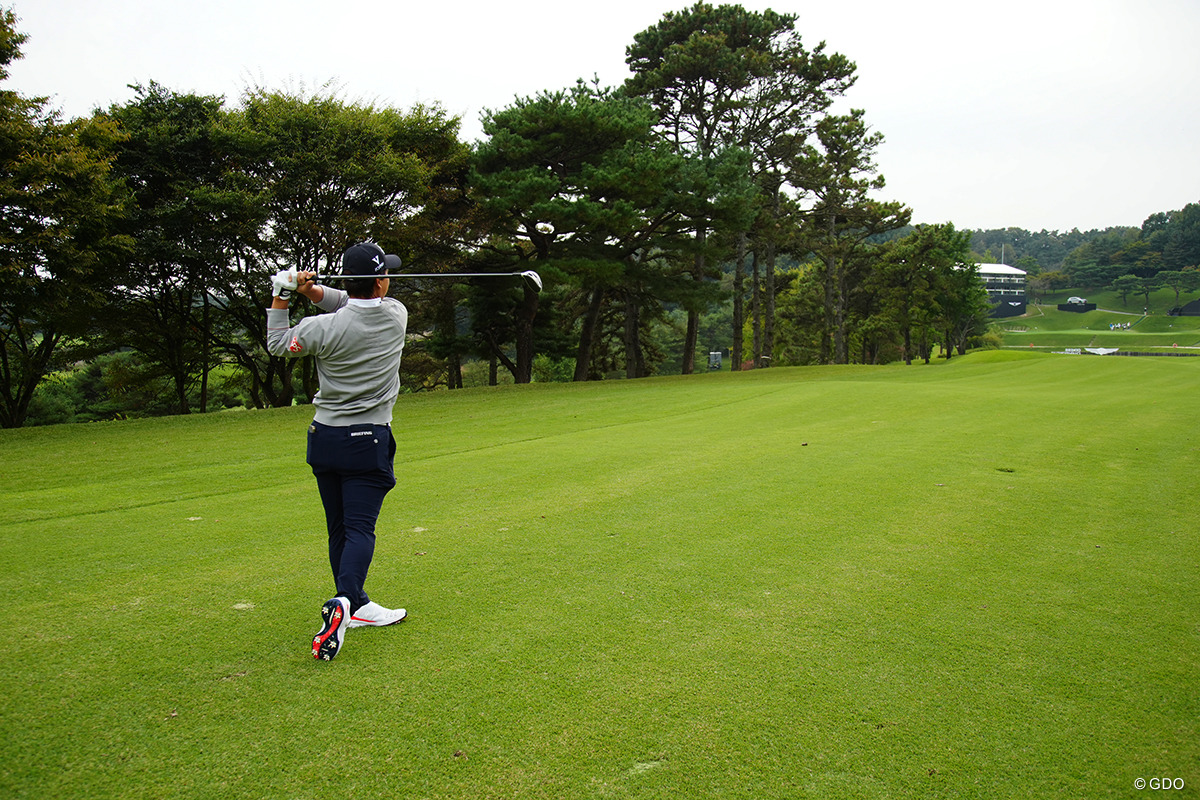 18番の2打目にM3でグリーンを狙う