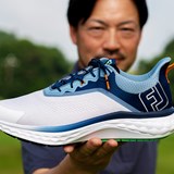 「硬・重」から「軽・柔」にアプデ! カートに乗らず歩きたくなるっ! フットジョイ「クオンタム テキスタイル」試し履きレポート