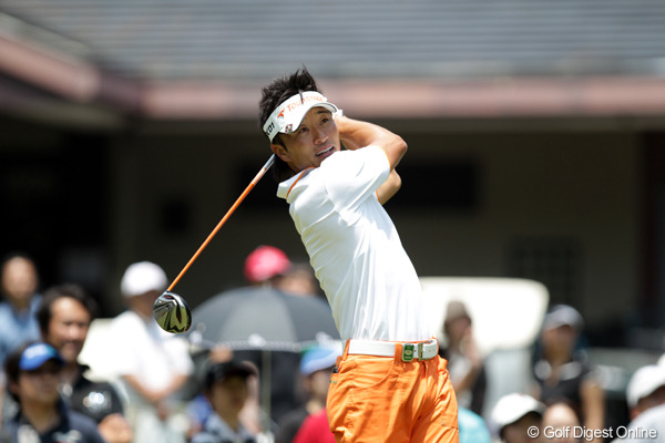 昨年王者の宮本勝昌はトップと4打差に