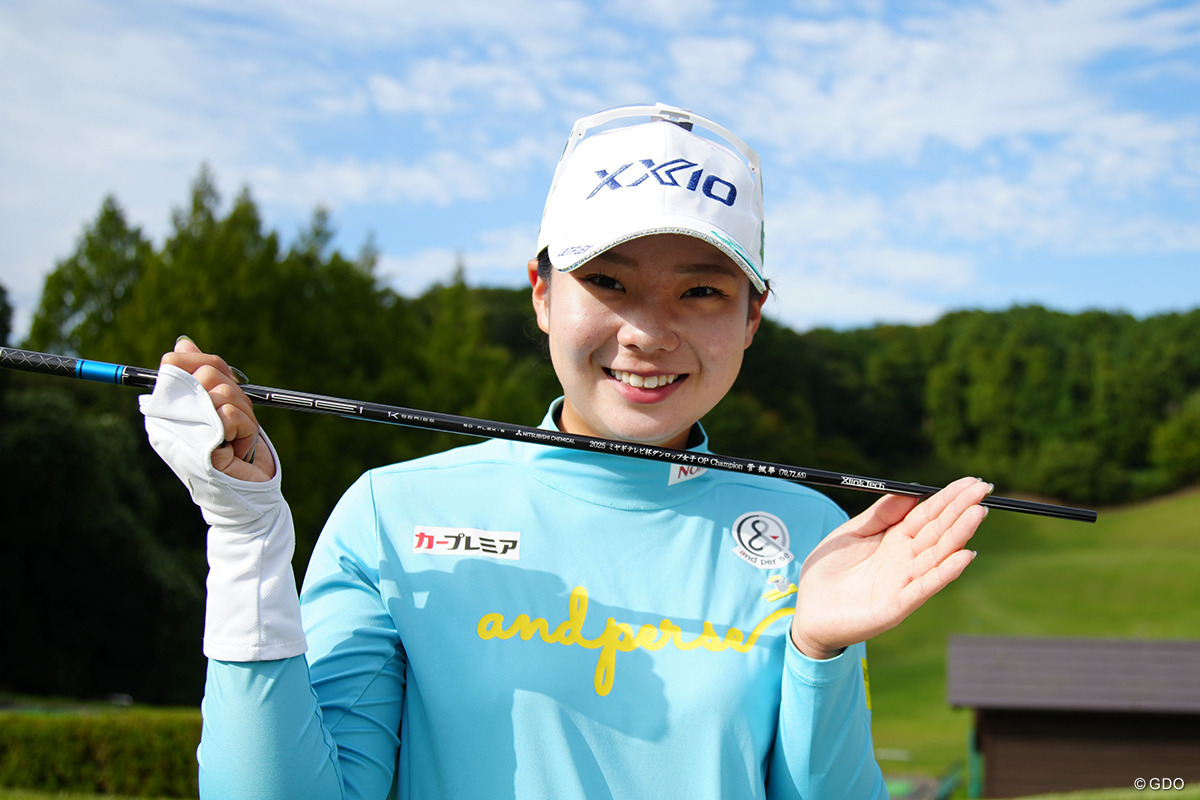 三菱ケミカルから優勝記念シャフトの贈呈 2025年 樋口久子 三菱電機レディスゴルフトーナメント 事前 菅楓華