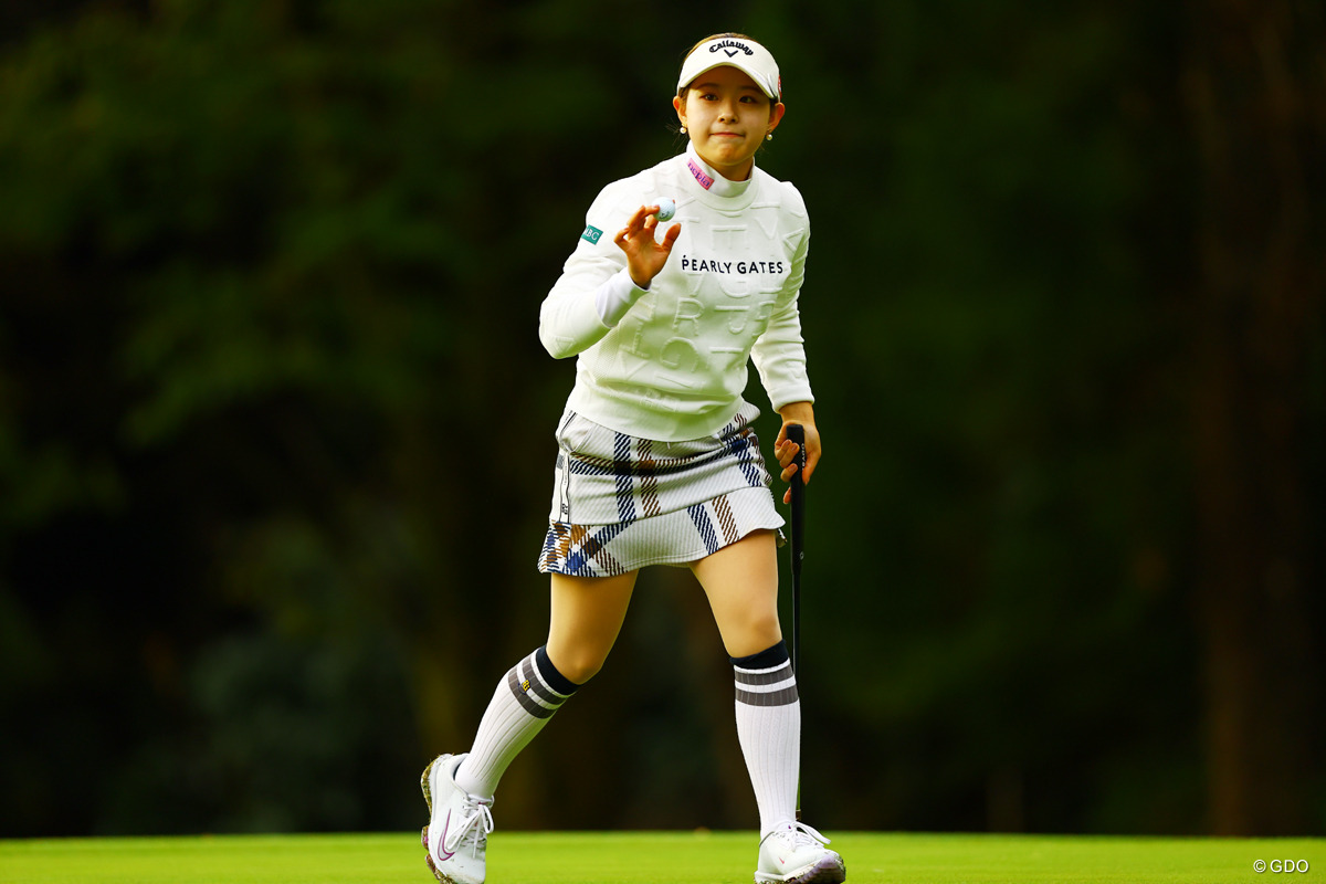 同じくルーキーの吉田鈴は4アンダー7位に