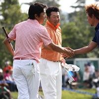 この3人が最終組の前に盛り上がってしまいました。「ごめんね最終組」 2011年 日本ゴルフツアー選手権 Citibank Cup Shishido Hills 3日目 山下和宏、丸山大輔、小泉洋人