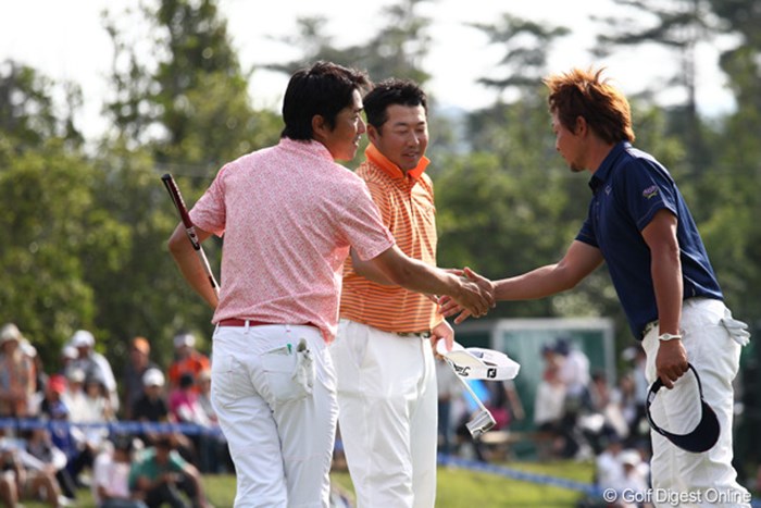 この3人が最終組の前に盛り上がってしまいました。「ごめんね最終組」 2011年 日本ゴルフツアー選手権 Citibank Cup Shishido Hills 3日目 山下和宏、丸山大輔、小泉洋人