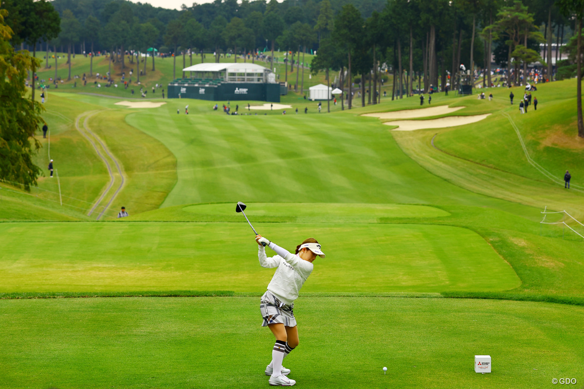 18番ティショットを放つ 2025年 樋口久子 三菱電機レディスゴルフトーナメント 初日 吉田鈴