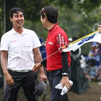 H.T.キムに頭から水を掛けられびしょびしょ、でも良い笑顔です。 2011年 日本ゴルフツアー選手権 Citibank Cup Shishido Hills 最終日 J.B.パク