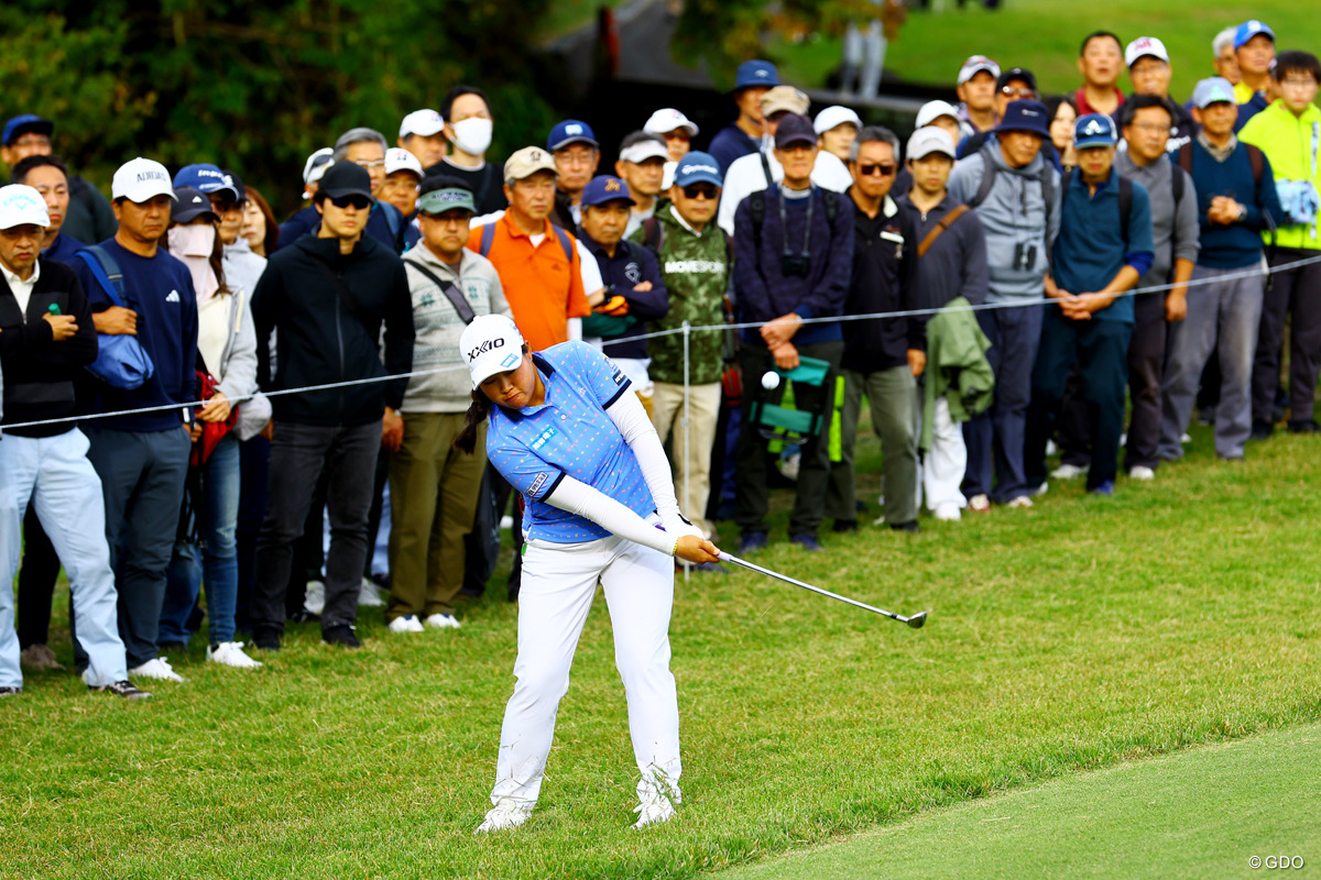 アプローチショットを放つ 2025年 樋口久子 三菱電機レディスゴルフトーナメント 3日目 入谷響