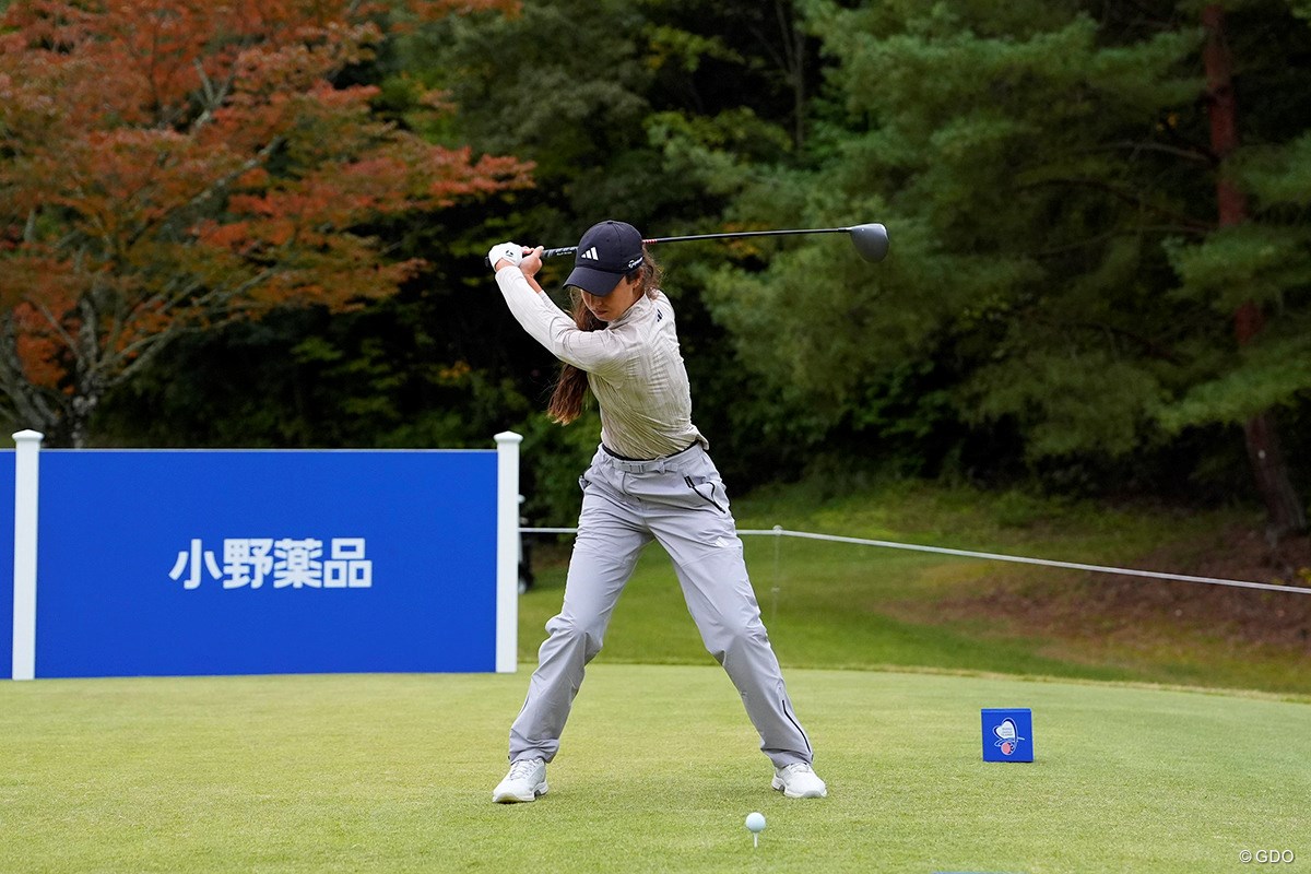 2025年 TOTOジャパンクラシック 事前 ジュリア・ロペス・ラミレス 捻転差のあるトップ